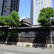 大阪の町家や商店として営んできた店