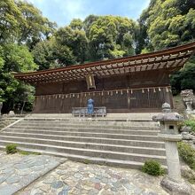 本殿は日本最古の寺社建築です