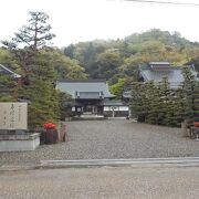 井伊神社や佐和山城址に近い井伊家の菩提寺です。