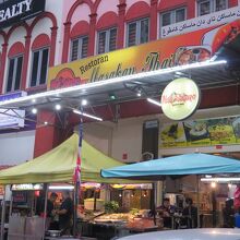 夕方に見たお店の外観。