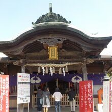 急坂の参道を上ってやっと愛宕神社拝殿に到着しました。