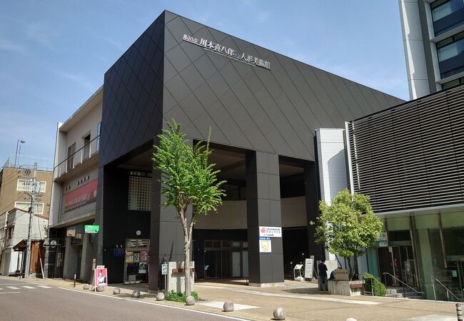 NHKの人形劇「三国志」「平家物語」で使われた人形をメインに展示する美術館