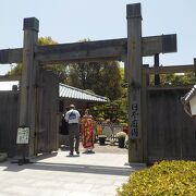 大濠公園の南東部にある本格的な日本庭園です。