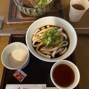 名物伊勢うどんのお店。冬はものすごく寒いです