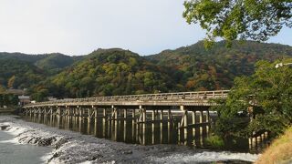 くまなき月の渡るに似る