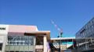 駅に隣接しているアウトレットパーク