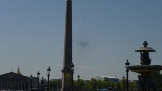 オリベスクが立つ広場