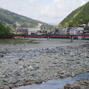 飛騨川に架かる