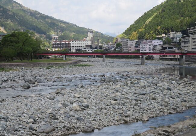 飛騨川に架かる