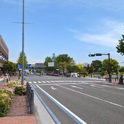 通りにはワールドポーターズ、ナビオス横浜、アパホテルなどもあり、景観の良い通りです。