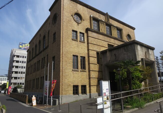 京阪浜大津駅そばにある旧大津公会堂はレトロ感満載の建物です。