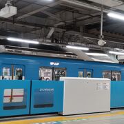 新宿駅と西武線の新宿の駅は離れています。