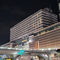 在来線の小倉駅直結。新幹線の小倉駅から少し歩く