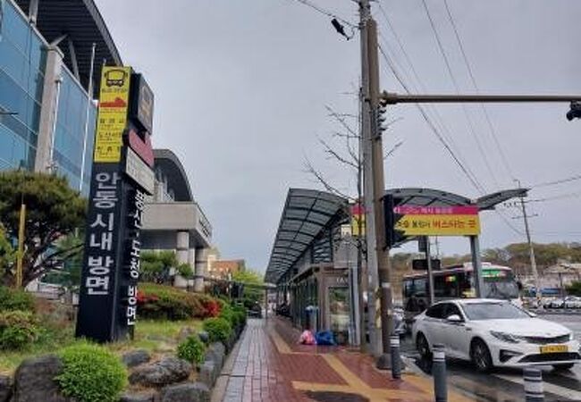 新安東駅前のターミナル