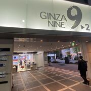 1階は化粧品売り場が多い