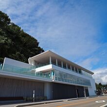 午前中の眺めは逆光、ここから景色を楽しむなら午後が良いかも