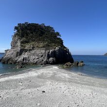 鳥ヶ島と繋がっています。