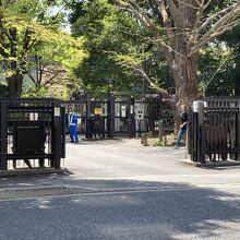 新宿門と大木戸門に通ずる門です