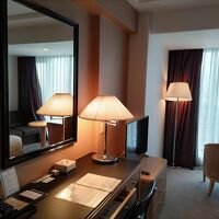 コンパクトなデスク回り