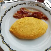 自慢のオムレツはボリュームたっぷり！