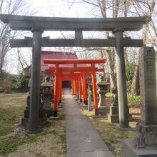 末社の与次郎稲荷神社