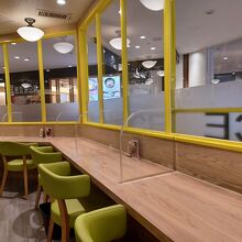 ７階のオムライス屋　空いてます