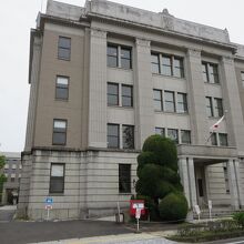 滋賀県庁の西側入口