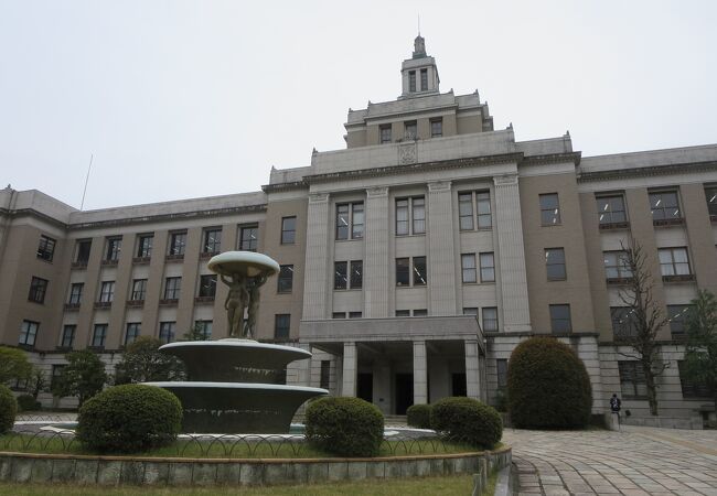 重厚な感じがする大津県庁は戦前に建てられたものです。