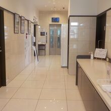 エレベーターが1基しかないので朝食時は混雑します。