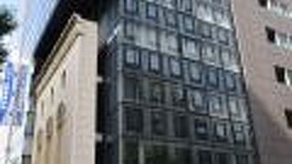 旧様式でデザインにこだわったビル