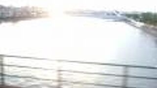 川面に夕日が映えていました