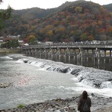 絵葉書にもよく使われる嵐山の有名な渡月橋