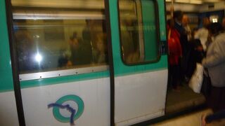 パリの地下鉄は楽しい