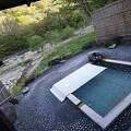 利根川沿いの豊かな大自然の中にある、静かで優雅な温泉宿。貸切で入れる露天風呂と内湯の温泉も最高。