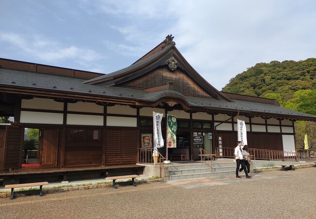 陣屋か代官屋敷も思わせる 重厚な建物