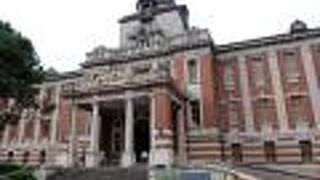 迫力があり豪華な建物です