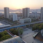 三宮から，ポートアイランドと神戸空港へいく線。