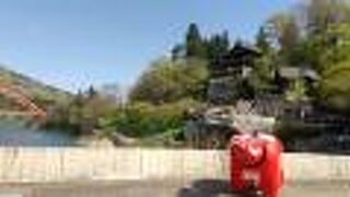 日本三虚空蔵菩薩のひとつ　巨大あかべこあり
