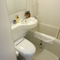 手狭ではないバス・洗面・トイレ。浴槽もやや広めです。