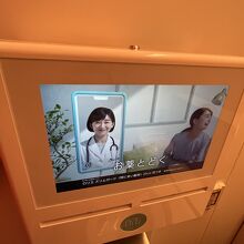 女性の個室トイレ内