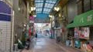 激安の店舗も多く、ゆっくり徒歩散策