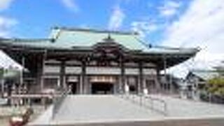 非常に特殊な形態の珍しいお寺