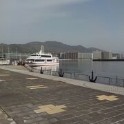 豊臣秀吉が湖上交通を利用して北国物資の集散地とした港です。現在は琵琶湖観光の拠点です。
