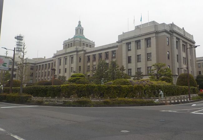 戦前に建築された格調があって重厚な感じがする滋賀県庁舎です。