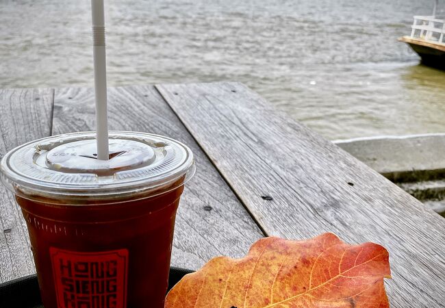 チャオプラヤーを見ながら、ゆっくりと...水出しコーヒーなんぞでも～（ホンシェンコンカフェ／タラートノイ／ヤワラー中華街／バンコク）