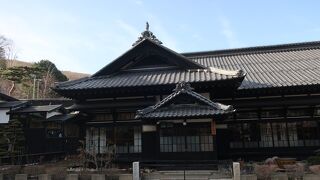 贅の限りを尽くした豪邸