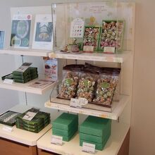 入口カウンターではお土産も売っています