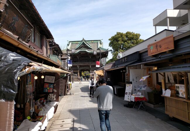 お土産店・飲食店がたくさん