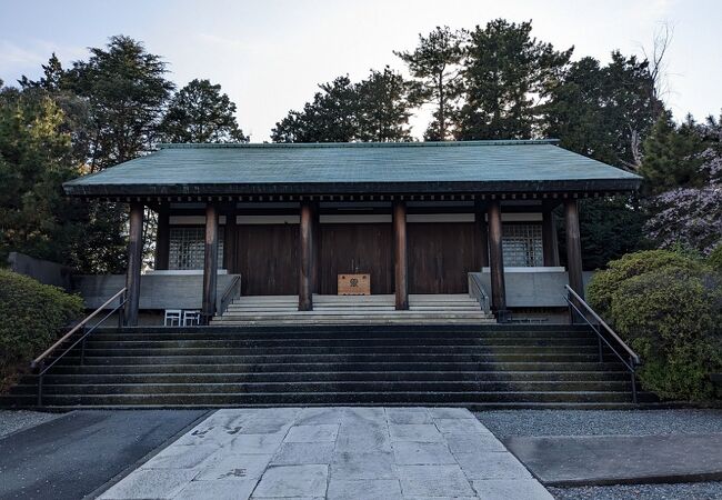 神奈川県戦没者慰霊堂