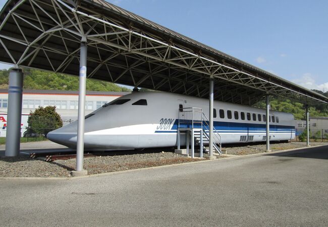 新幹線の試験車両が展示されています